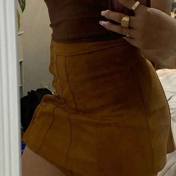 ZARA suede skirt (XS) - Picture 3 of 3